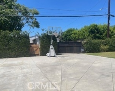 555 Michigan Boulevard - Photo Thumbnail 3