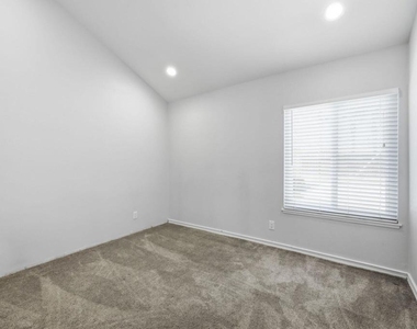 1715 Dewayne Avenue - Photo Thumbnail 17
