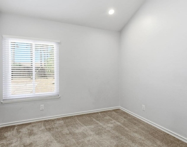 1715 Dewayne Avenue - Photo Thumbnail 22