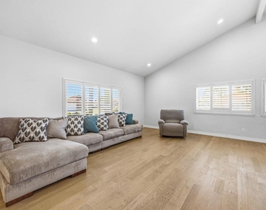 1715 Dewayne Avenue - Photo Thumbnail 4