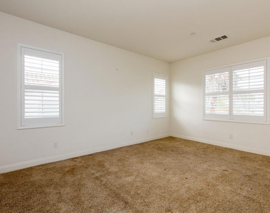 871 Coronado Circle - Photo Thumbnail 12