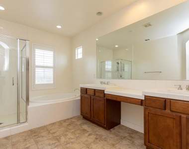 871 Coronado Circle - Photo Thumbnail 11