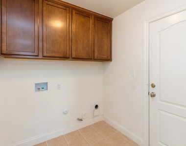 871 Coronado Circle - Photo Thumbnail 16