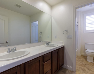 871 Coronado Circle - Photo Thumbnail 17