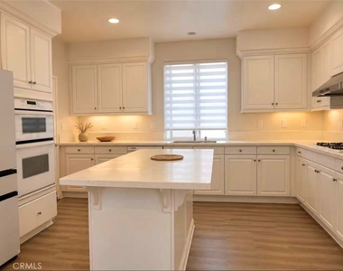 8062 Holland Park St - Photo Thumbnail 3