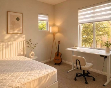 8062 Holland Park St - Photo Thumbnail 4