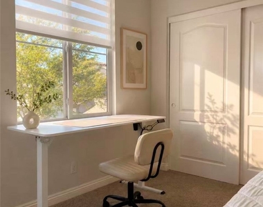 8062 Holland Park St - Photo Thumbnail 5