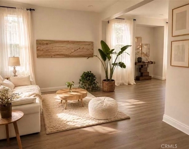 8062 Holland Park St - Photo Thumbnail 1