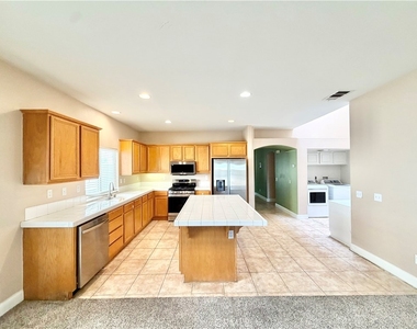 37961 Veranda Way - Photo Thumbnail 37