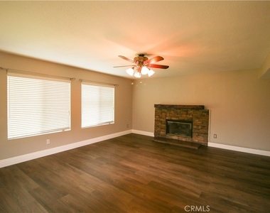 25352 Mountain Springs Street - Photo Thumbnail 6