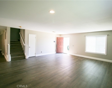 25352 Mountain Springs Street - Photo Thumbnail 2