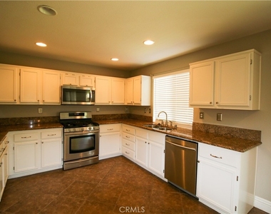 25352 Mountain Springs Street - Photo Thumbnail 5