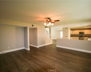 25352 Mountain Springs Street - Photo Thumbnail 7