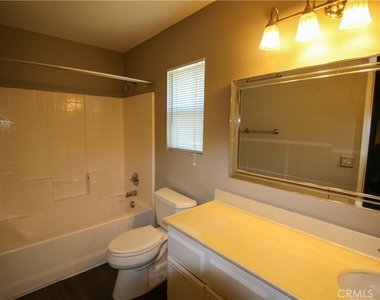 25352 Mountain Springs Street - Photo Thumbnail 20