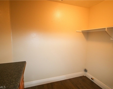 25352 Mountain Springs Street - Photo Thumbnail 16