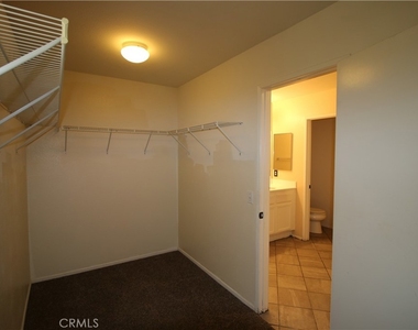 25352 Mountain Springs Street - Photo Thumbnail 15