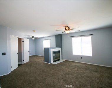25352 Mountain Springs Street - Photo Thumbnail 10