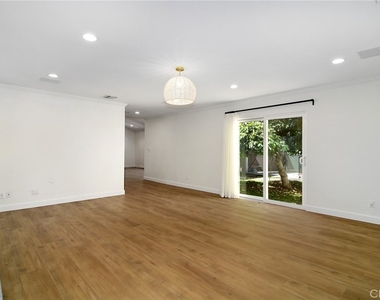 22839 Dolorosa Street - Photo Thumbnail 10