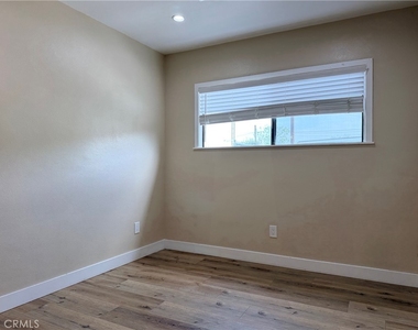 10971 Roscoe - Photo Thumbnail 8