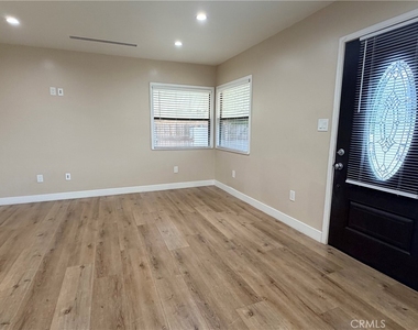 10971 Roscoe - Photo Thumbnail 2