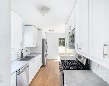 744 N Dillon Street - Photo Thumbnail 7