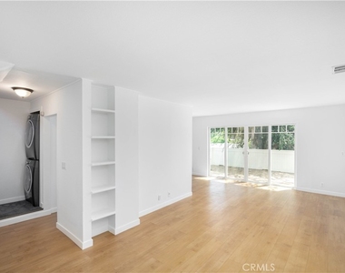 744 N Dillon Street - Photo Thumbnail 2