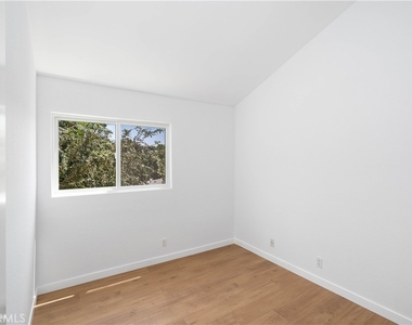 744 N Dillon Street - Photo Thumbnail 16