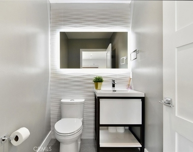 4829 Saloma Avenue - Photo Thumbnail 10