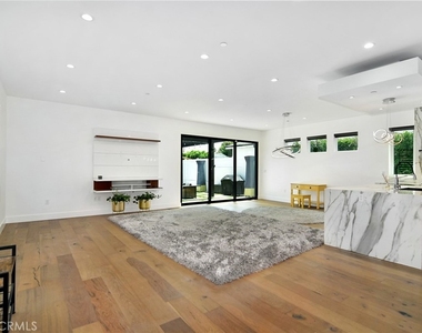 4829 Saloma Avenue - Photo Thumbnail 4