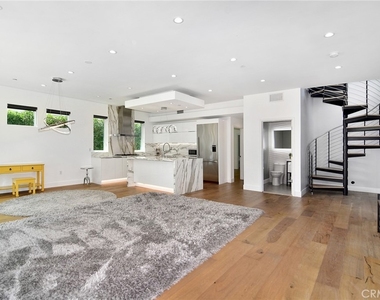4829 Saloma Avenue - Photo Thumbnail 6