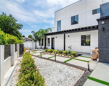 4829 Saloma Avenue - Photo Thumbnail 1