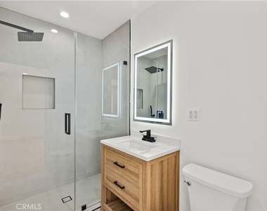 5732 Stansbury Avenue - Photo Thumbnail 10