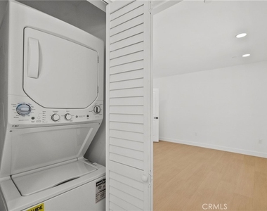 5732 Stansbury Avenue - Photo Thumbnail 5