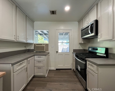 14659 Killion Street - Photo Thumbnail 5