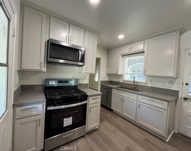 14659 Killion Street - Photo Thumbnail 4