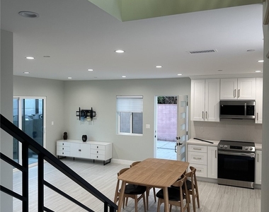 11333 1/2 Delano Street - Photo Thumbnail 2