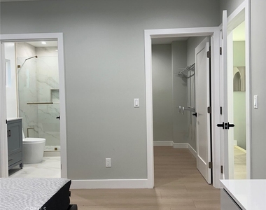 11333 1/2 Delano Street - Photo Thumbnail 5