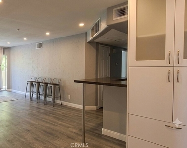15455 Sherman Way - Photo Thumbnail 2