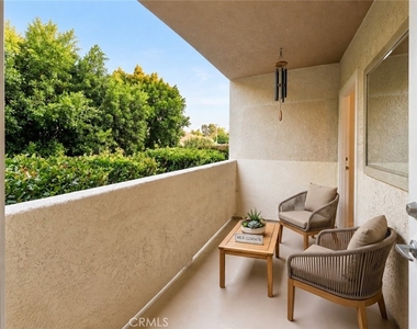 15455 Sherman Way - Photo Thumbnail 5