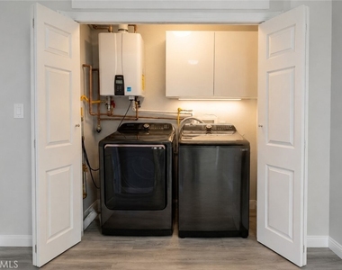 15455 Sherman Way - Photo Thumbnail 6