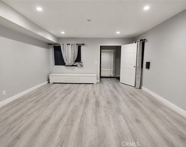 15455 Sherman Way - Photo Thumbnail 11