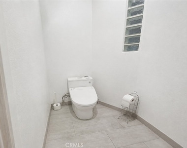 15455 Sherman Way - Photo Thumbnail 8
