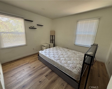 6529 Aura Avenue - Photo Thumbnail 12