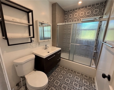 6529 Aura Avenue - Photo Thumbnail 17