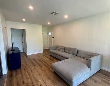 6529 Aura Avenue - Photo Thumbnail 1