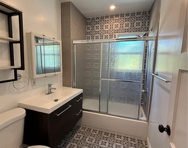 6529 Aura Avenue - Photo Thumbnail 15