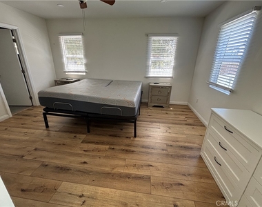 6529 Aura Avenue - Photo Thumbnail 6