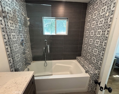 6529 Aura Avenue - Photo Thumbnail 9