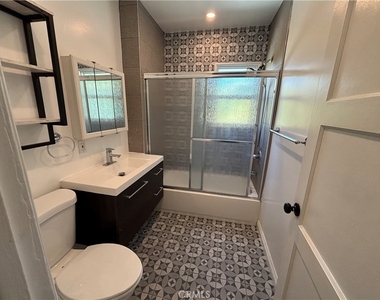 6529 Aura Avenue - Photo Thumbnail 16