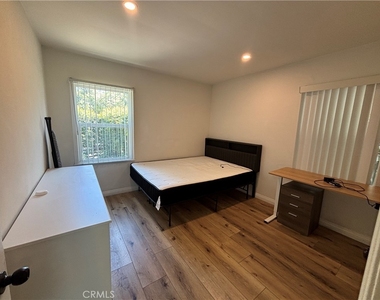 6529 Aura Avenue - Photo Thumbnail 13